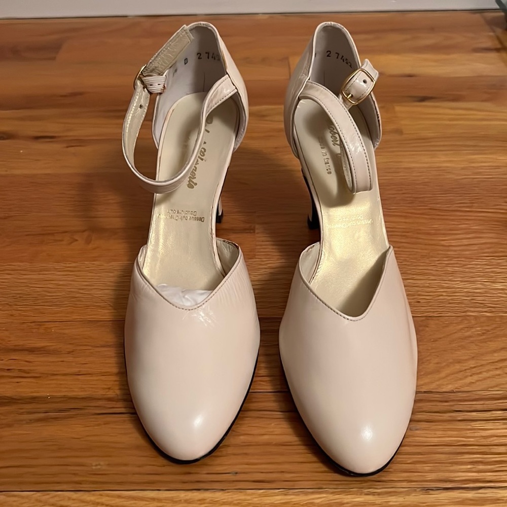 Robert Clergerie vintage pumps in Cream color